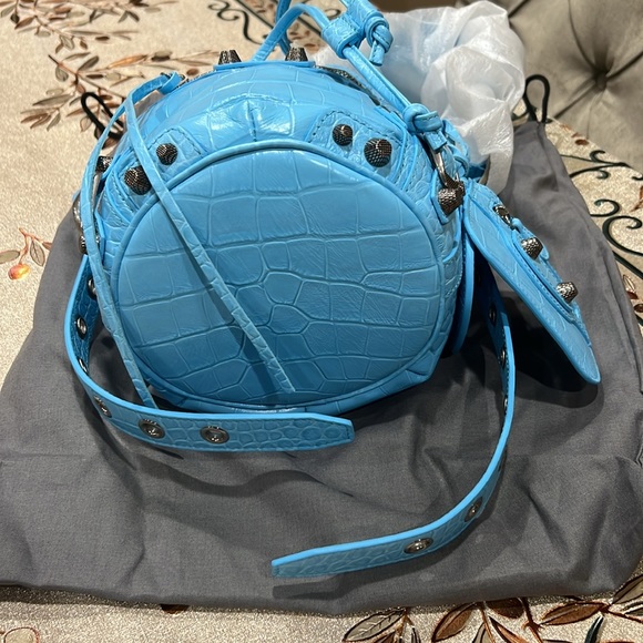 Balenciaga XS Le Cagole Bucket Bag - Picture 12 of 16